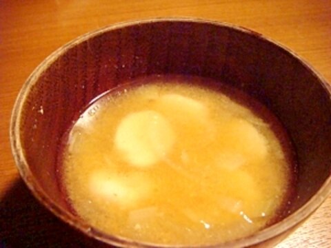 我が家の味噌汁★玉ねぎと里いも